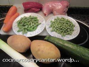 Potitos de carne (pollo y ternera) con verduras, para los bebés.